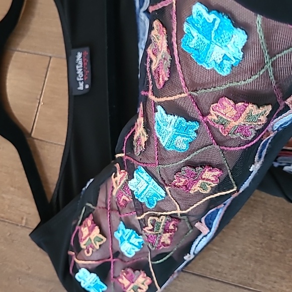 🇨🇦Luc Fontaine Black Stretchy Tunic w sheer crochet sleeves, front panel Sz 10 - Picture 3 of 8